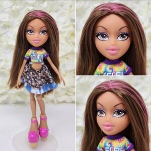 MGA Bratz 2015 Selfie Snap Yasmin Doll Pink Streaks All Original Brats Brat Cute